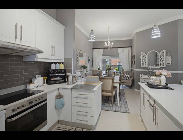 3 BEDROOM TOWNHOUSE FOR SALE IN SOMERSET PARK